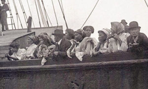 veleiro-com-emigrantes