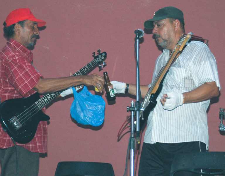 Sana Pepers e Djulay músicos