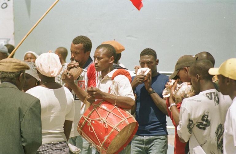 Tambores e Búzios - Encontro de Tabankas da Assomada (2003)