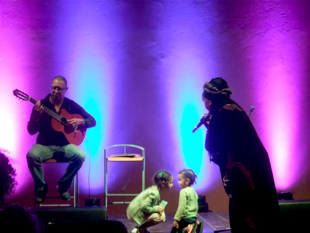 celina, kim alves e crianças