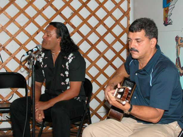 Tchalé Figueira e Santos. Convidei a minha mãe e o meu irmão, também músico, para assistirem esse concerto. Eles estavam em férias connosco, e ficaram surpresos e bem impressionados com o alto nível musical, e também o número de bons artistas, no palco e entre o público.