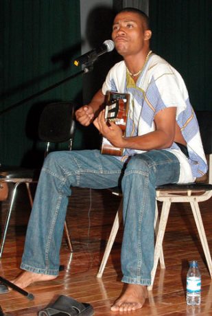 Tcheka conheci por que vivíamos na mesma zona na Achada Santo António, ano 2002.