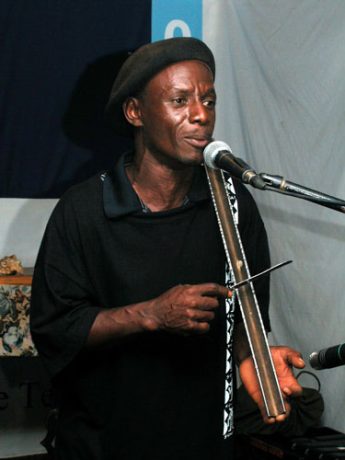 Maman Cabral, um grande tocador e cantor de funana. Vi-o uma única vez, e me parece que ninguém o conhecia.
