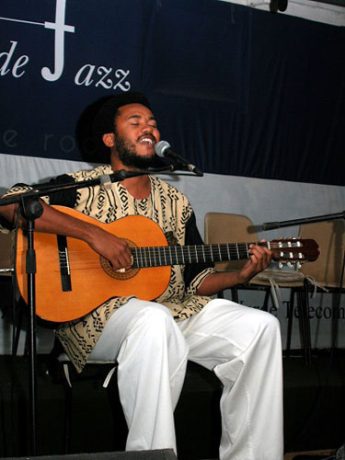 Princezito – deu uma "conbersu sabi" a primeira vez que o vi no 5al da Música. Naquele tempo eu não entendia kriolo profundo, mas o público ria quase todo o tempo.