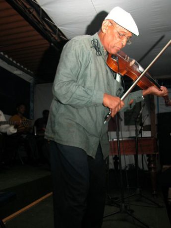 Malaquias – um rock star com rabeca.