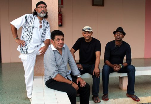 Voginha, Maninho Almeida, Carlos Matos, Bau (2014). Pausa nos ensaios para a estreia da Orquestra Nacional de Cabo Verde, no Palácio da Assembleia Nacional, Cidade da Praia.