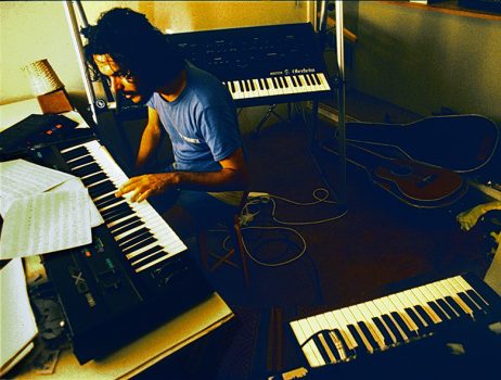 Vasco Martins, em seu estúdio, Mindelo, 1988